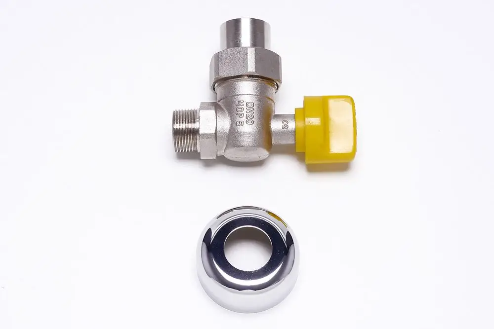 Gashahn in Eckform mit gelbem Griff und verchromtem Verschluss, geeignet für Gasinstallationen. Hersteller: Bosch.